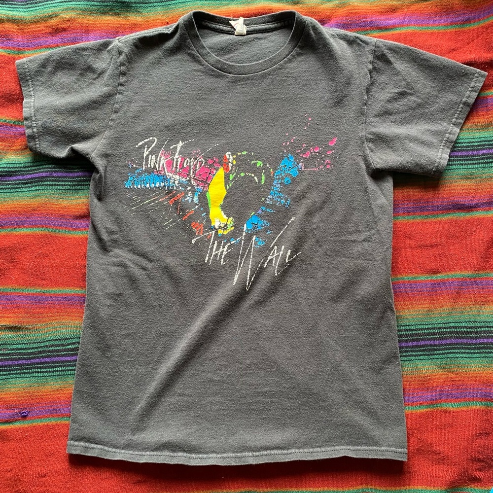 VTG Pink Floyd The Wall Screaming Face Graphic Band Tee! Size Small.